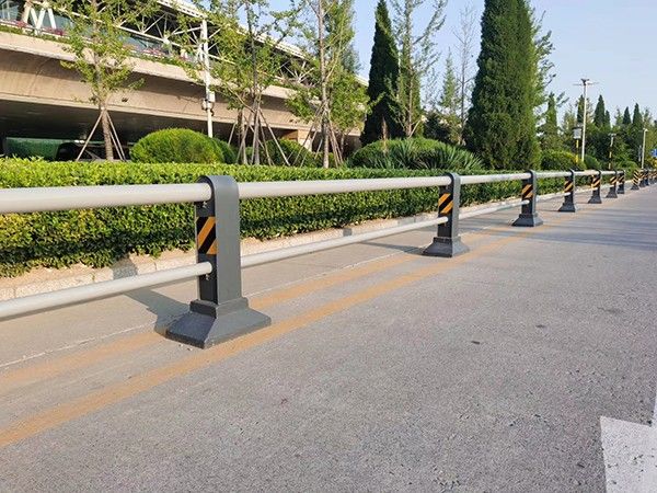 桥梁防撞护栏